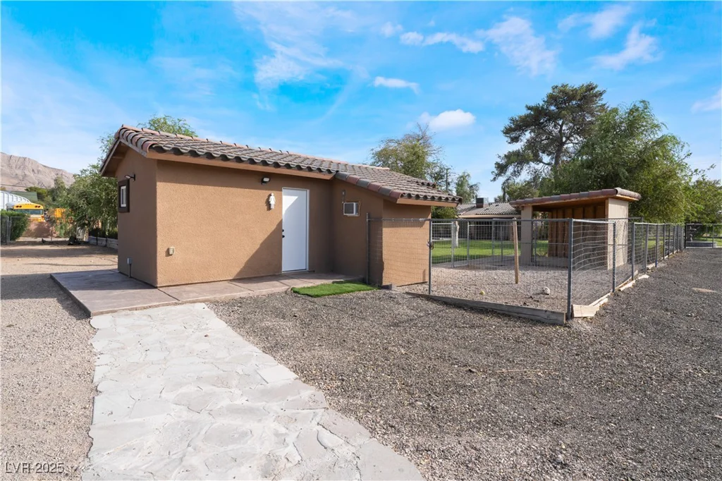 5976 Stewart, Las Vegas, NV 89110