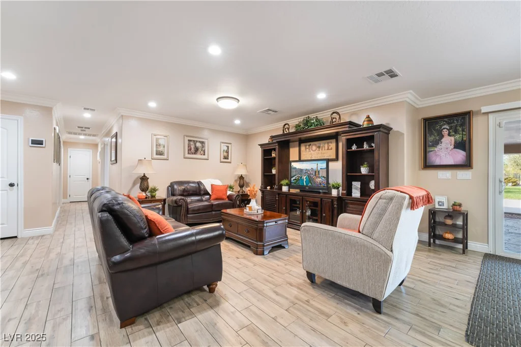 5976 Stewart, Las Vegas, NV 89110