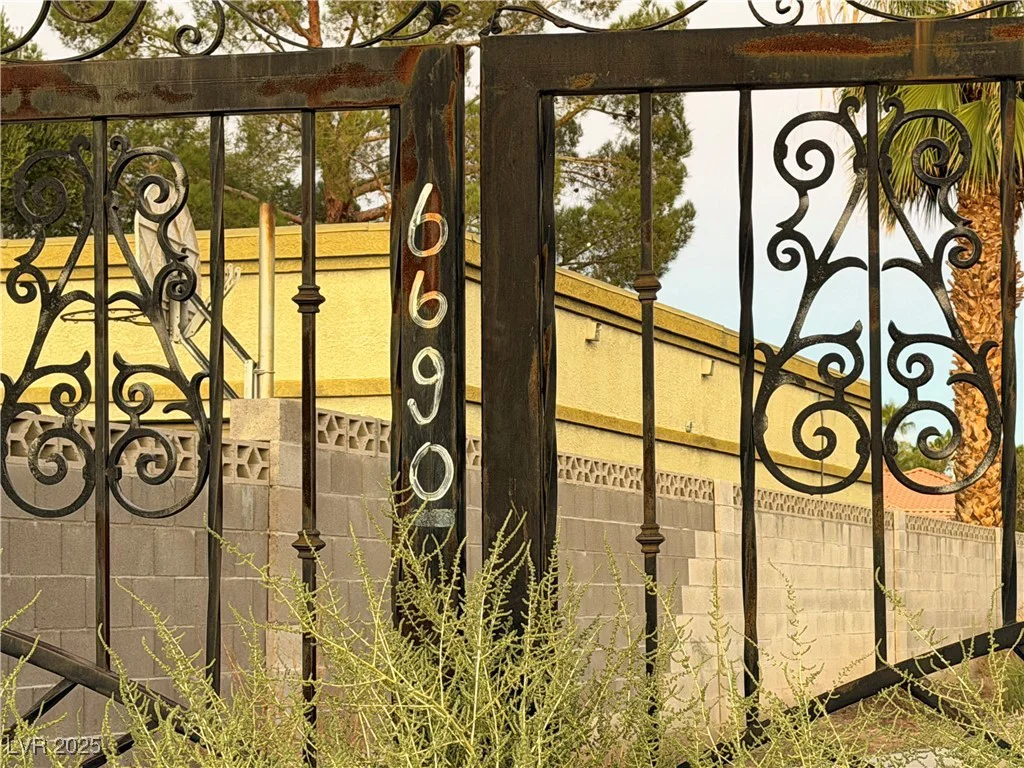 6690 Pecos, Las Vegas, NV 89120