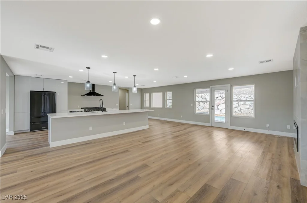 909 Rhyolite, Henderson, NV 89011