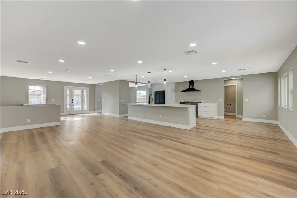 909 Rhyolite, Henderson, NV 89011