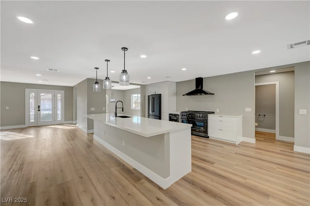 909 Rhyolite, Henderson, NV 89011