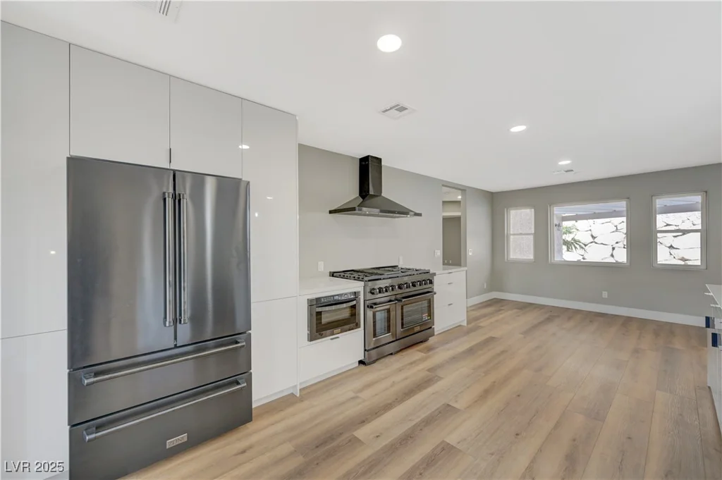 909 Rhyolite, Henderson, NV 89011