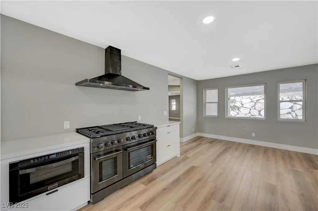 909 Rhyolite, Henderson, NV 89011