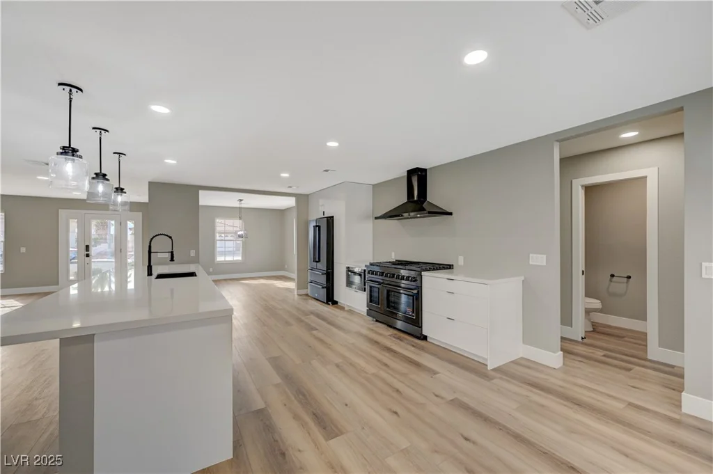909 Rhyolite, Henderson, NV 89011