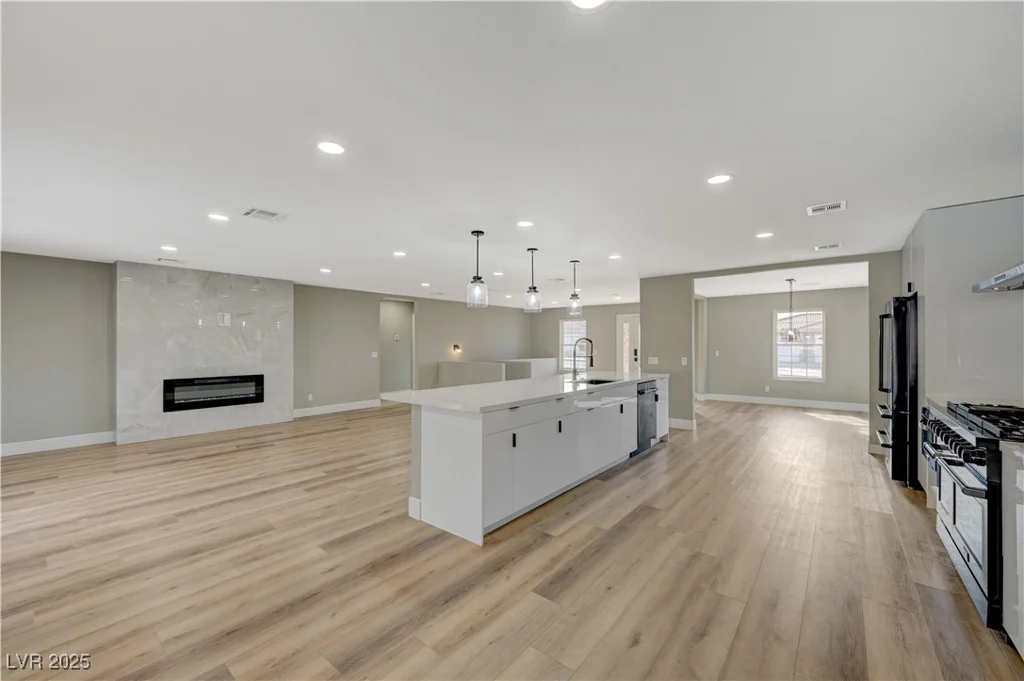 909 Rhyolite, Henderson, NV 89011