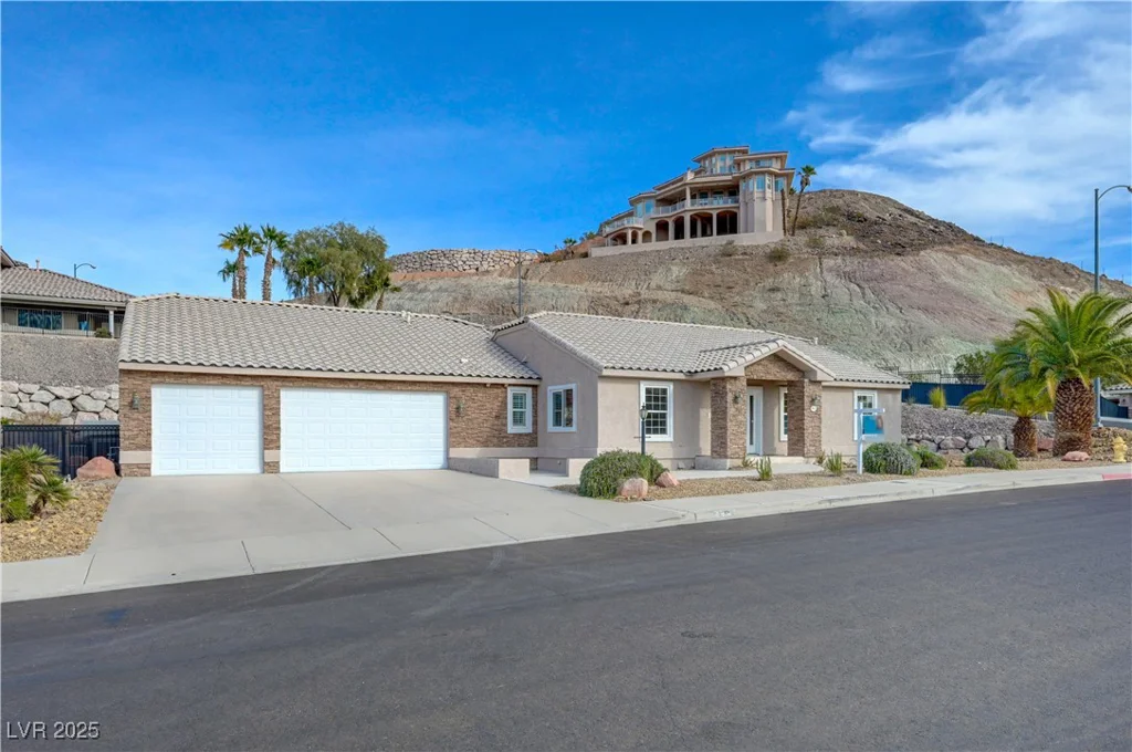 909 Rhyolite, Henderson, NV 89011