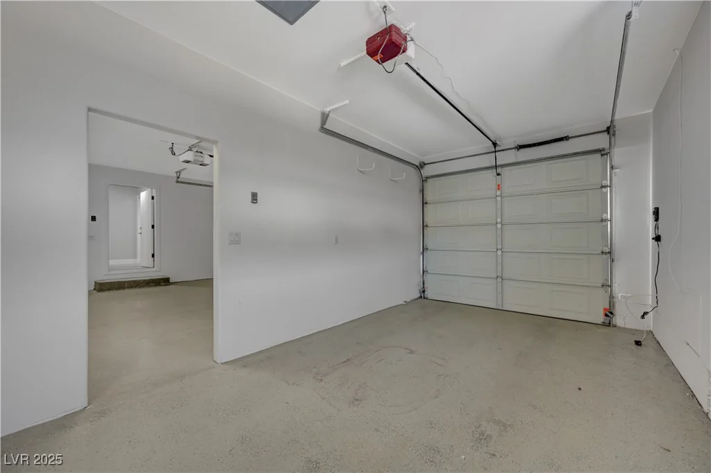 909 Rhyolite, Henderson, NV 89011