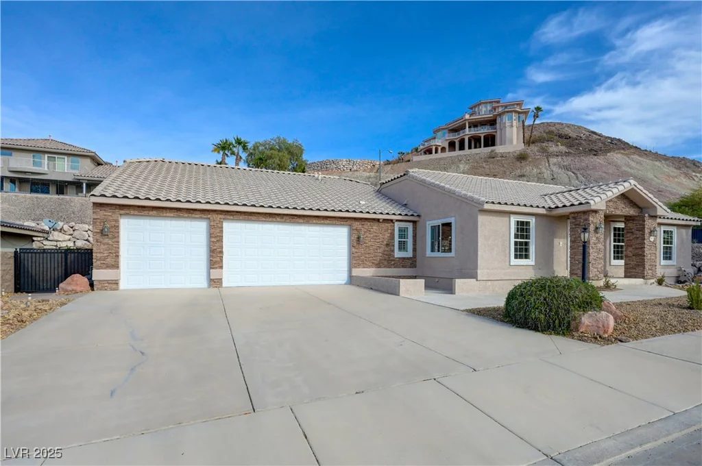 909 Rhyolite, Henderson, NV 89011