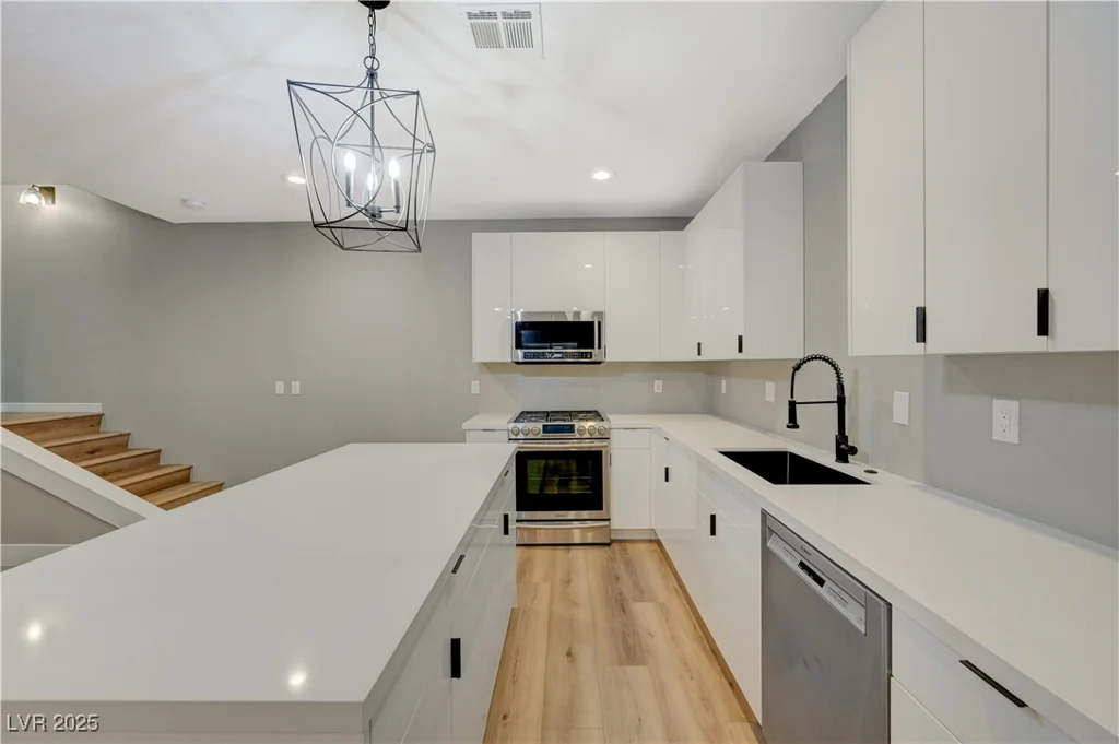 909 Rhyolite, Henderson, NV 89011