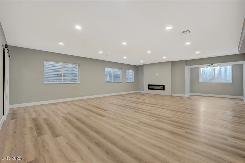 909 Rhyolite, Henderson, NV 89011