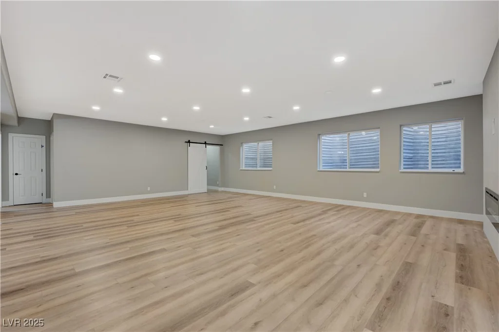 909 Rhyolite, Henderson, NV 89011