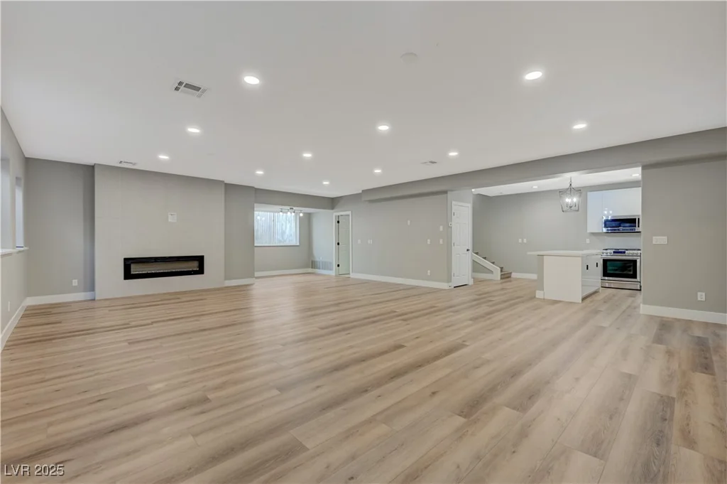 909 Rhyolite, Henderson, NV 89011