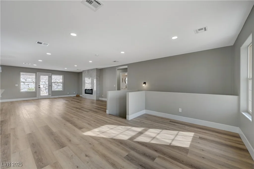 909 Rhyolite, Henderson, NV 89011