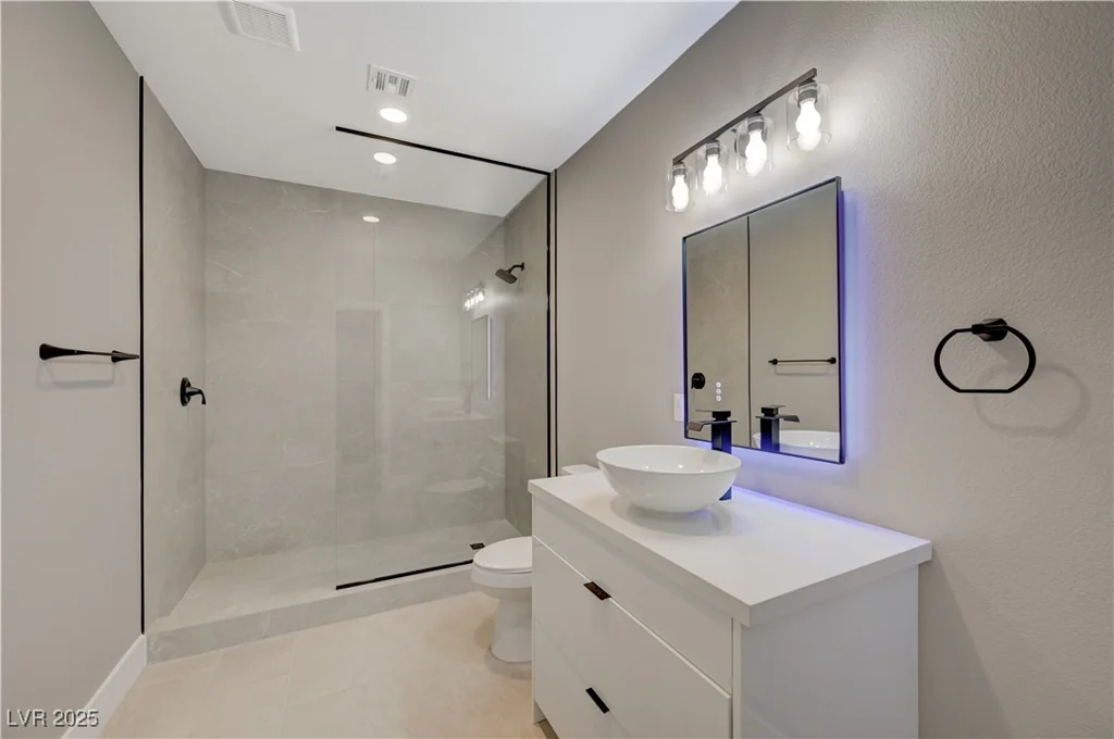909 Rhyolite, Henderson, NV 89011