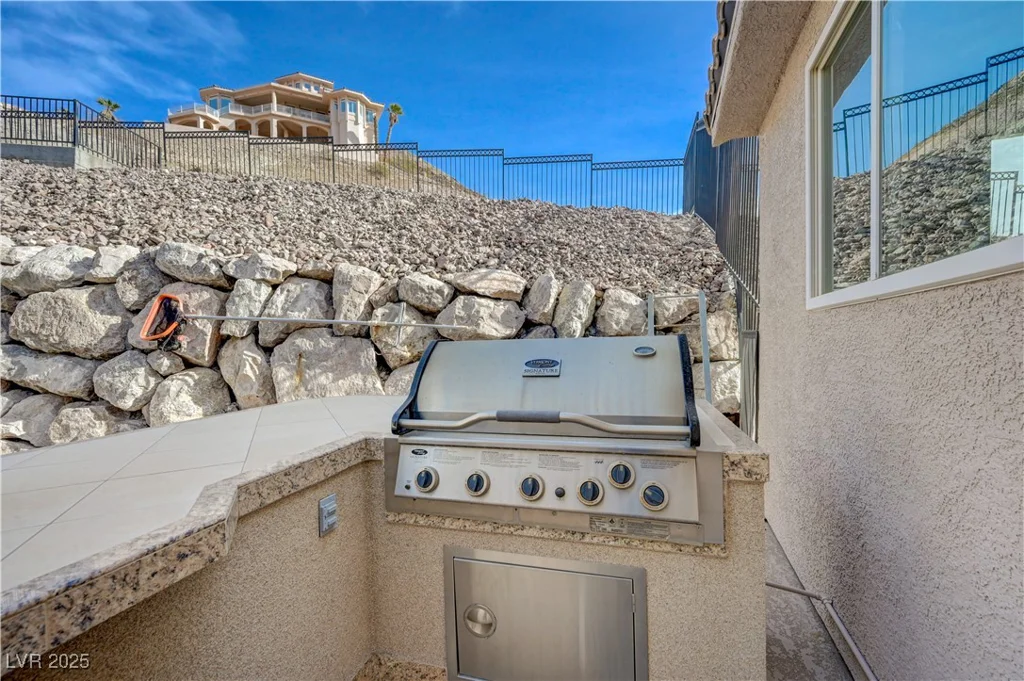 909 Rhyolite, Henderson, NV 89011