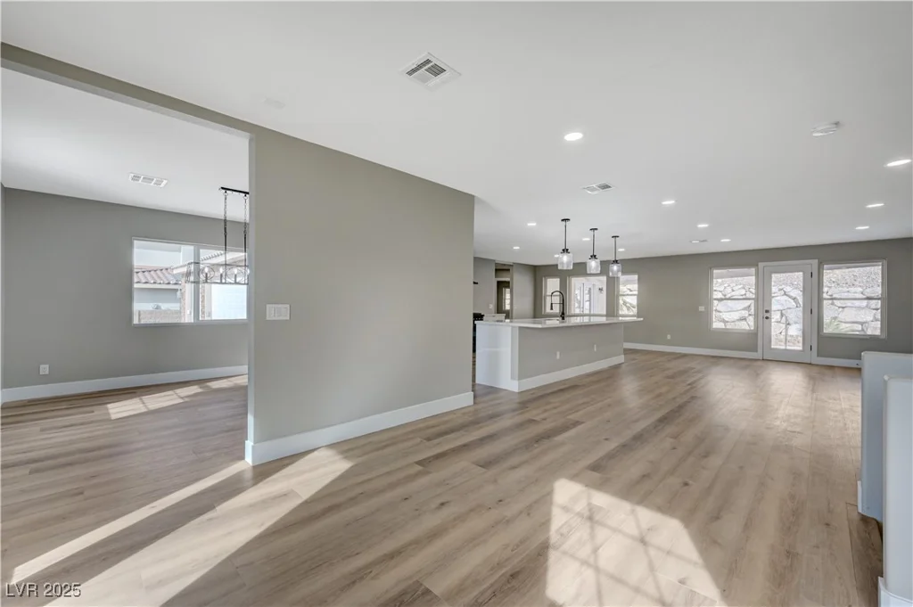 909 Rhyolite, Henderson, NV 89011