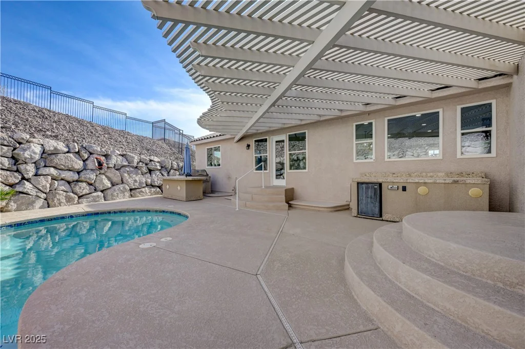 909 Rhyolite, Henderson, NV 89011