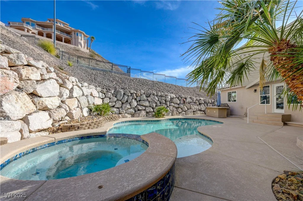 909 Rhyolite, Henderson, NV 89011