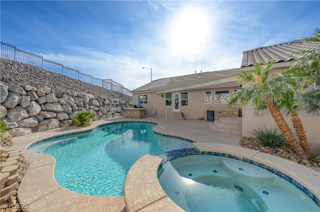 909 Rhyolite, Henderson, NV 89011