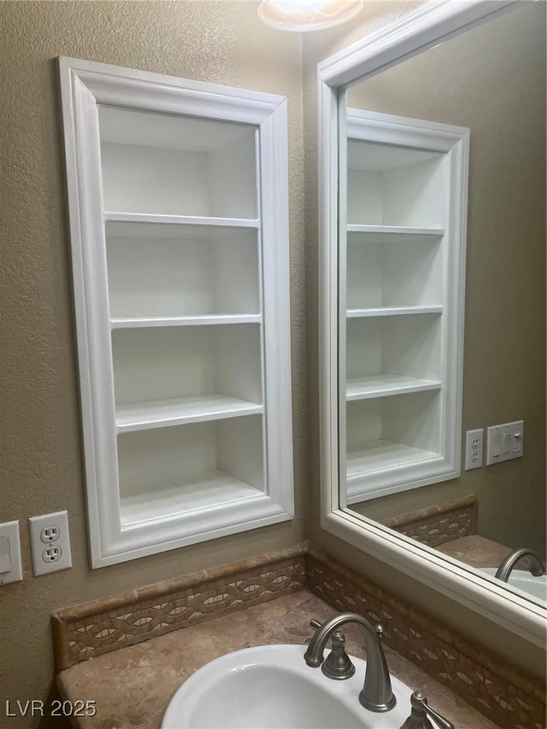 32 Via Vasari, Henderson, NV 89011