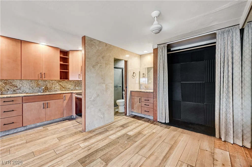 4600 Paradise, Las Vegas, NV 89169