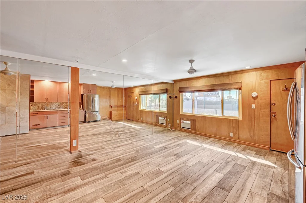 4600 Paradise, Las Vegas, NV 89169