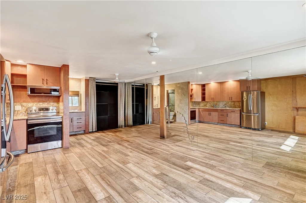 4600 Paradise, Las Vegas, NV 89169
