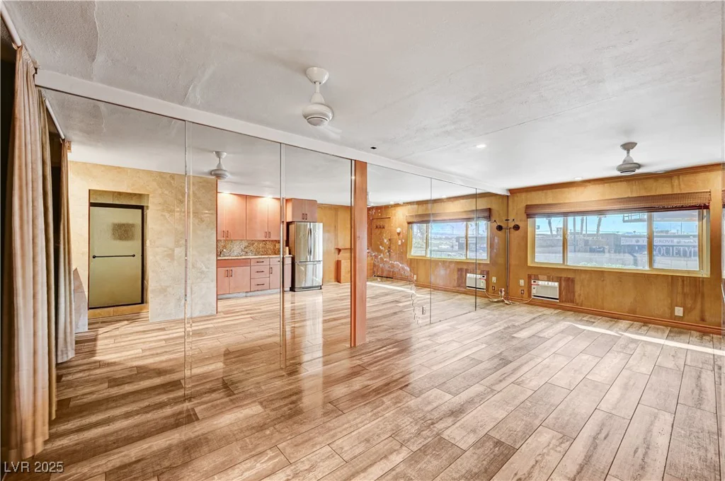 4600 Paradise, Las Vegas, NV 89169