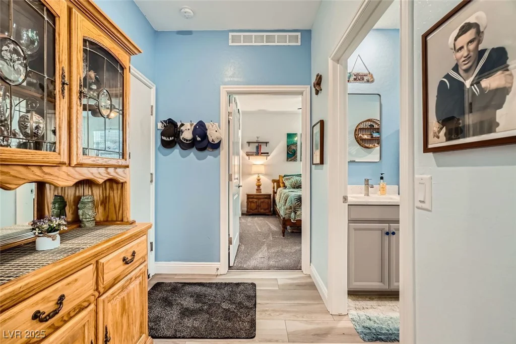 2122 Thelen, North Las Vegas, NV 89086