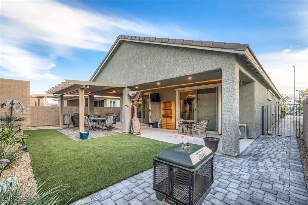 2122 Thelen, North Las Vegas, NV 89086