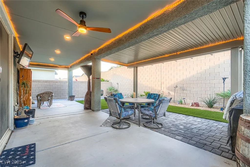 2122 Thelen, North Las Vegas, NV 89086
