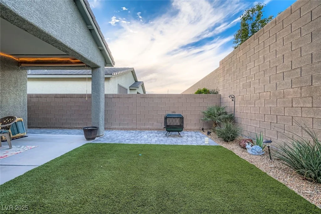 2122 Thelen, North Las Vegas, NV 89086