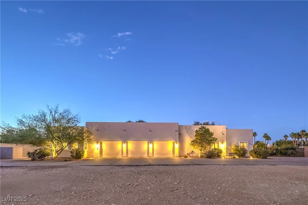 3910 Pebble, Las Vegas, NV 89139
