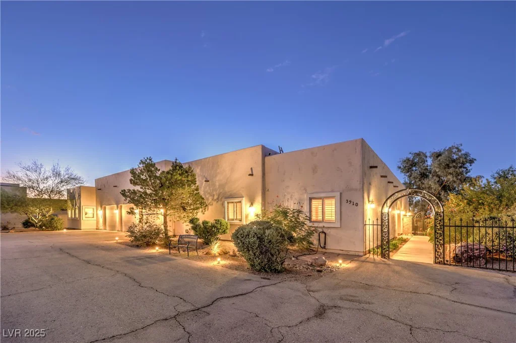 3910 Pebble, Las Vegas, NV 89139