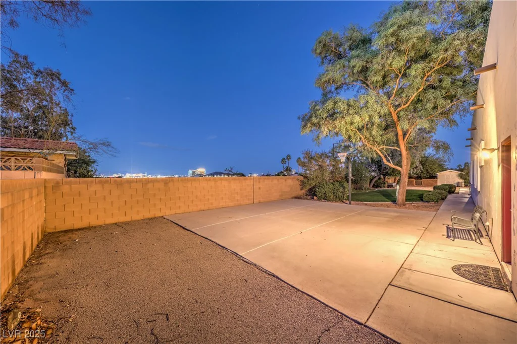 3910 Pebble, Las Vegas, NV 89139