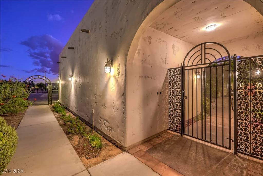 3910 Pebble, Las Vegas, NV 89139
