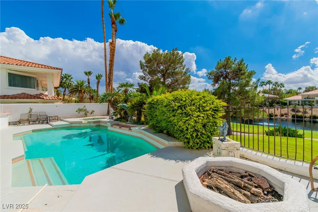 23 Cascade Creek, Las Vegas, NV 89113