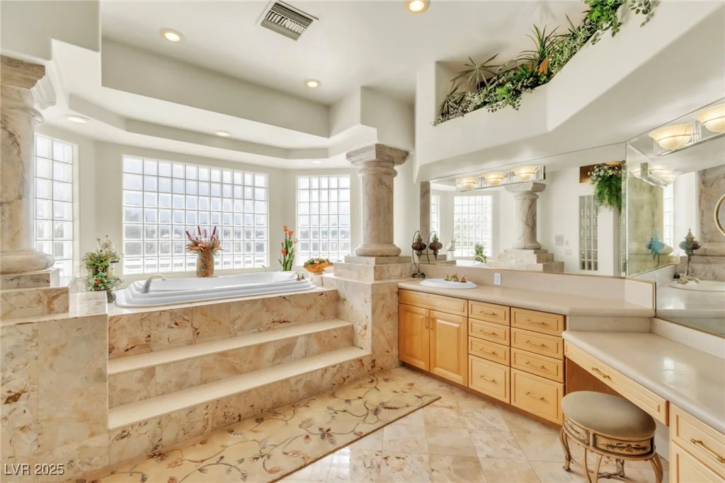 23 Cascade Creek, Las Vegas, NV 89113