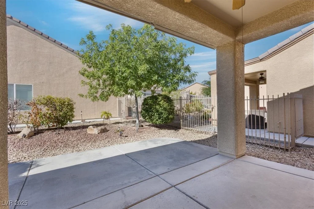 7945 Woodlark, North Las Vegas, NV 89084