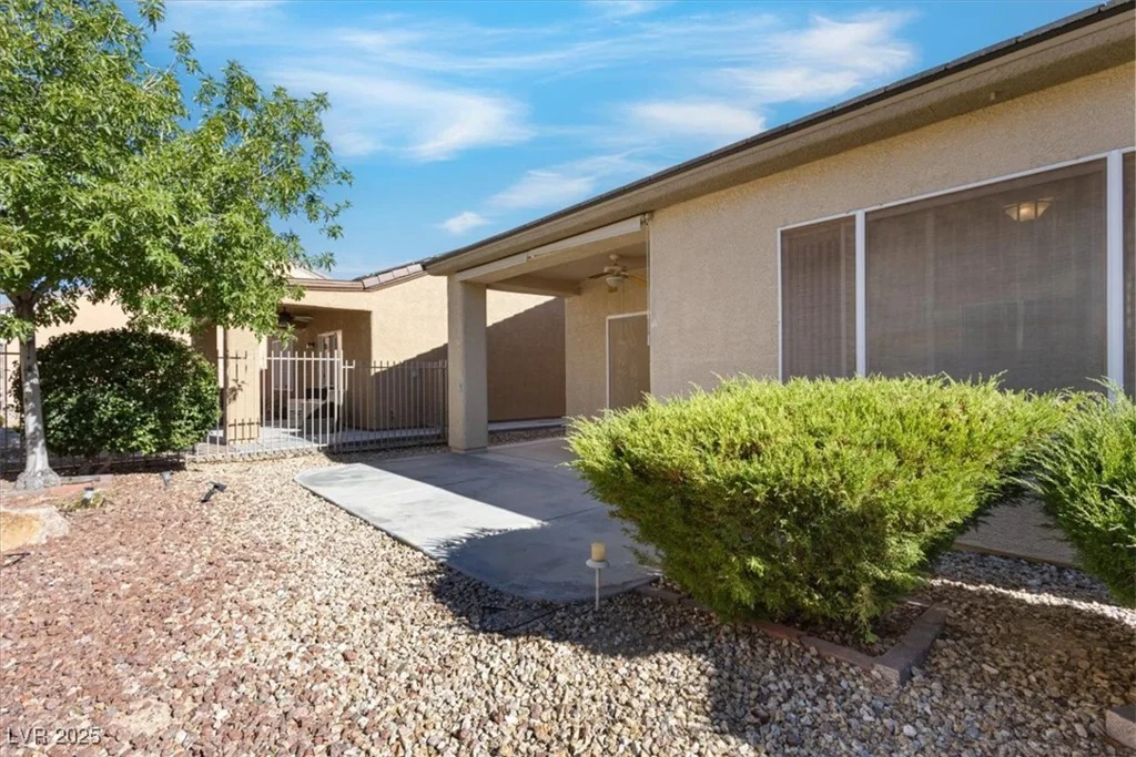 7945 Woodlark, North Las Vegas, NV 89084