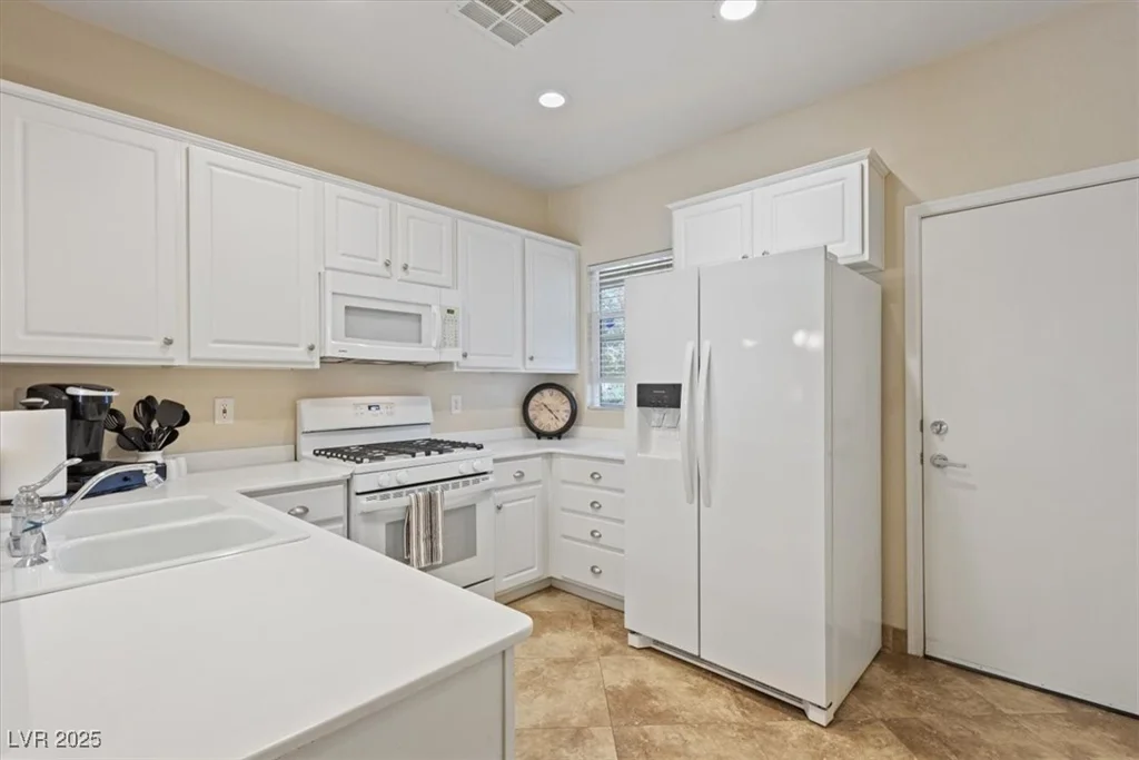 7945 Woodlark, North Las Vegas, NV 89084