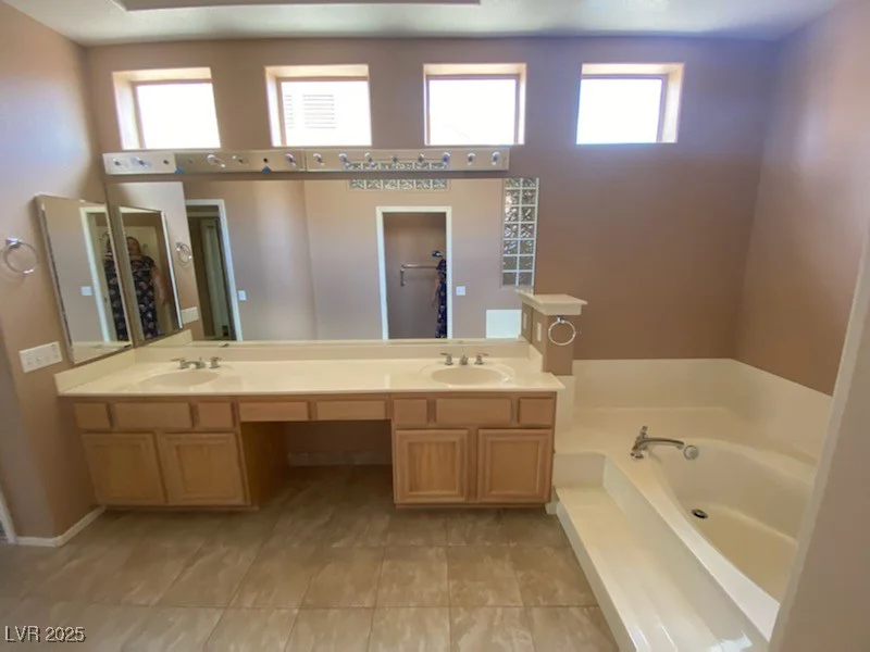 2913 Billy Casper, Las Vegas, NV 89134