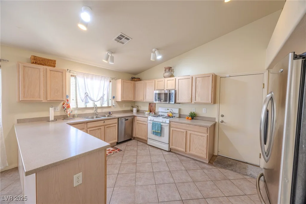 5608 Crowbush Cove, Las Vegas, NV 89122