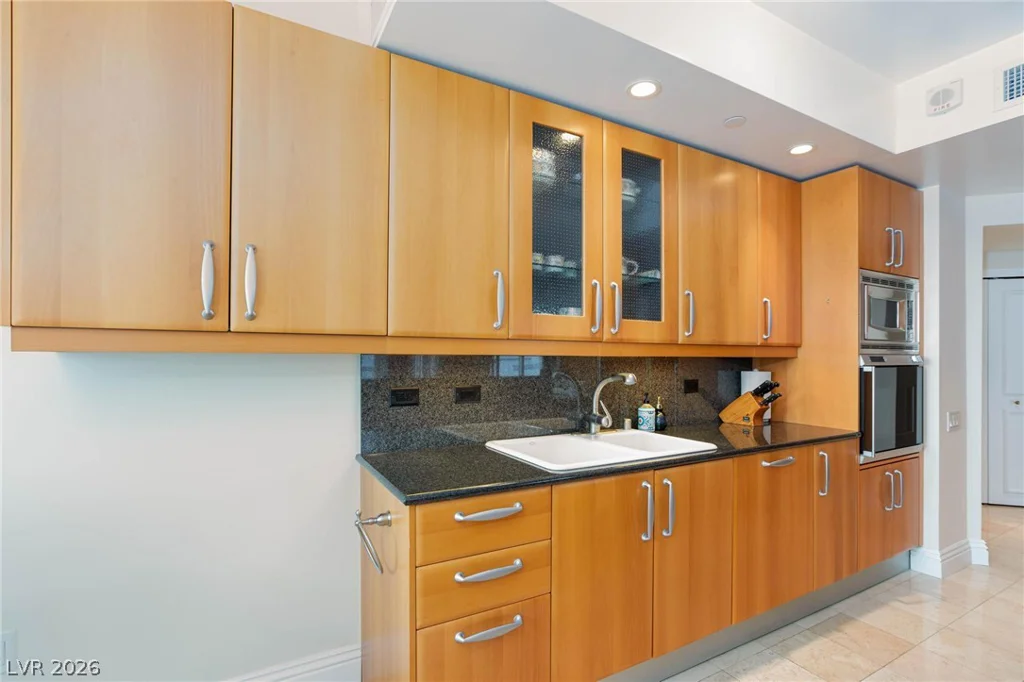 2747 Paradise, Las Vegas, NV 89109