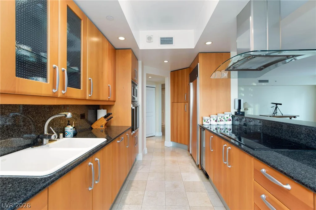 2747 Paradise, Las Vegas, NV 89109