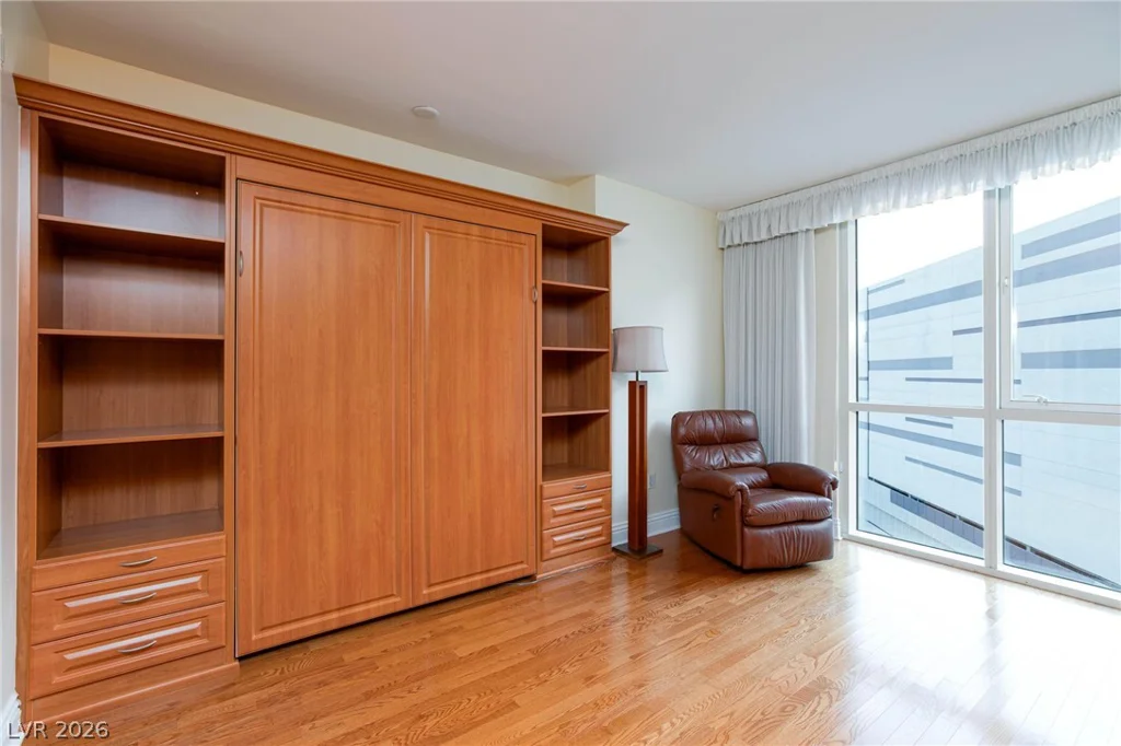 2747 Paradise, Las Vegas, NV 89109