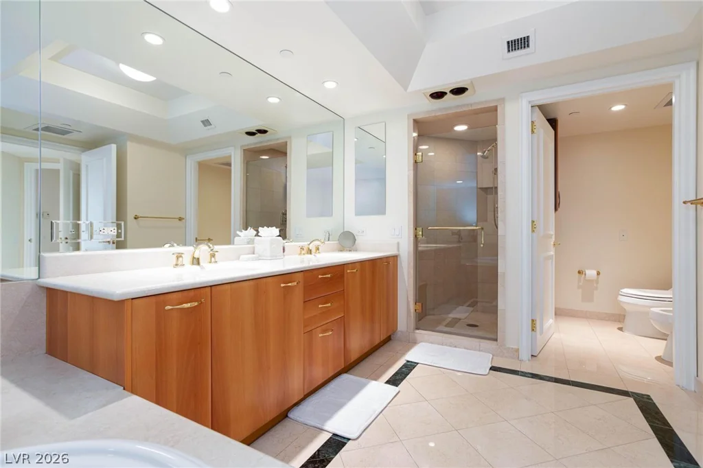 2747 Paradise, Las Vegas, NV 89109
