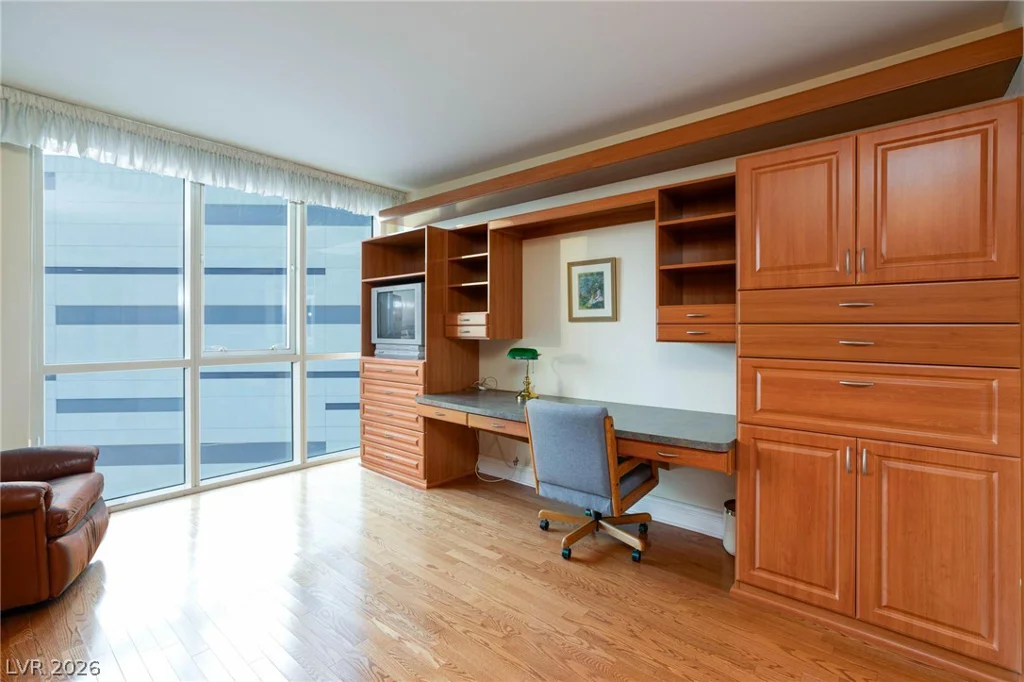 2747 Paradise, Las Vegas, NV 89109