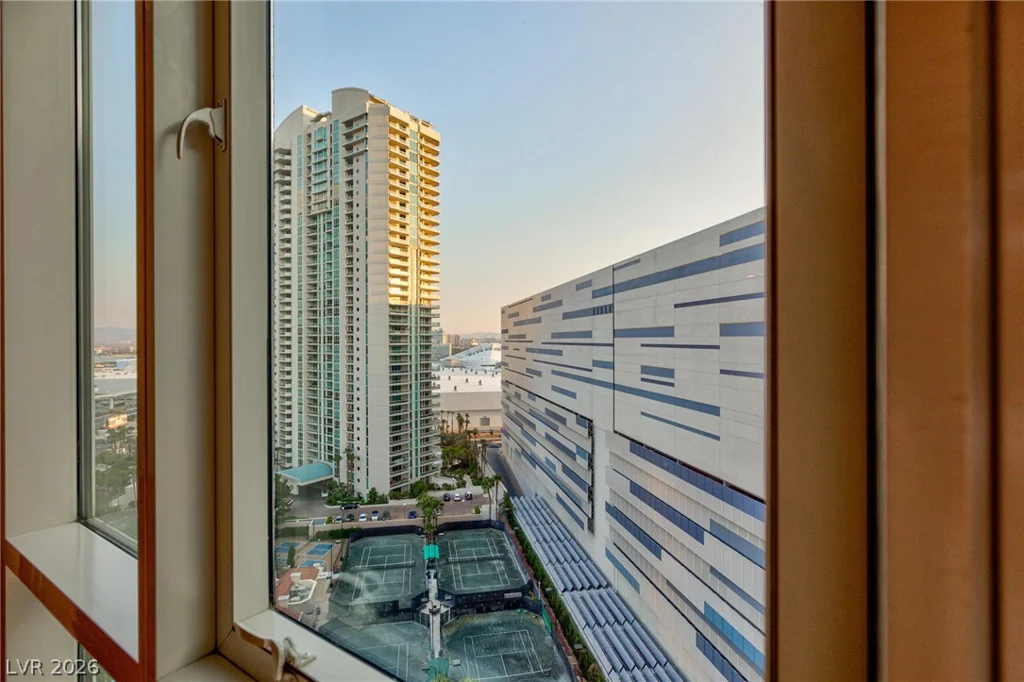 2747 Paradise, Las Vegas, NV 89109
